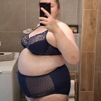 Kissmybellypls, a 310lbs fat appreciator From Poland
