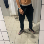 Kdbkd, a 0lbs  From United Kingdom