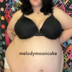 Melodymooncake, a 400lbs feedee From United States